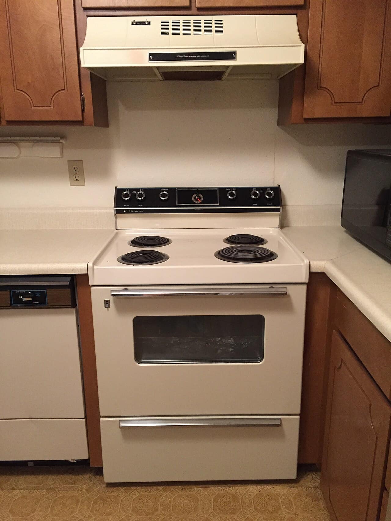 GE 30" Free-Standing Electric Range