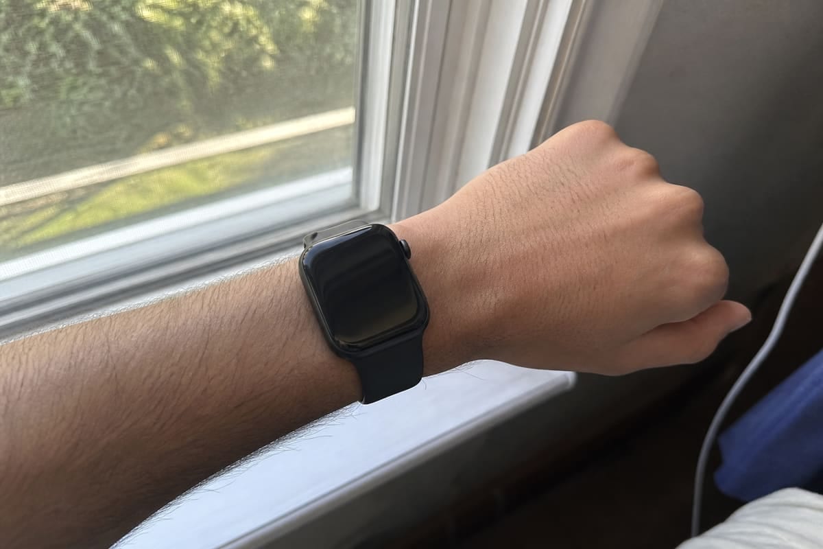 Customer photo — Apple Watch Se 3